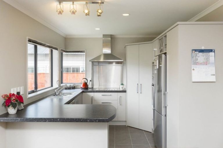 Photo of property in 44 King Charles Drive, Kingsley Heights, Upper Hutt, 5018