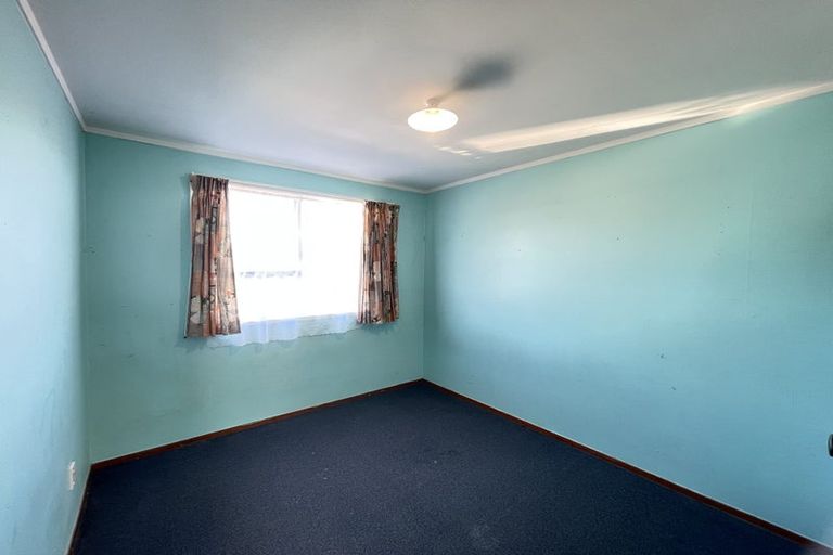 Photo of property in 34 Glenbervie Crescent, Massey, Auckland, 0614