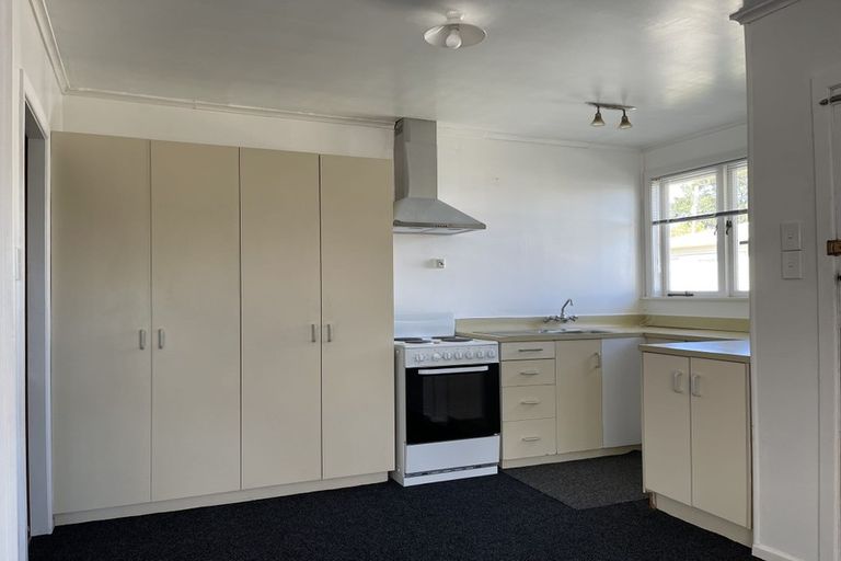 Photo of property in 15 Cliff View Drive, Green Bay, Auckland, 0604
