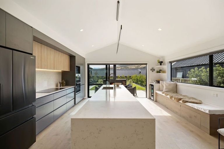 Photo of property in 20 Howden Drive, Jacks Point, 9371