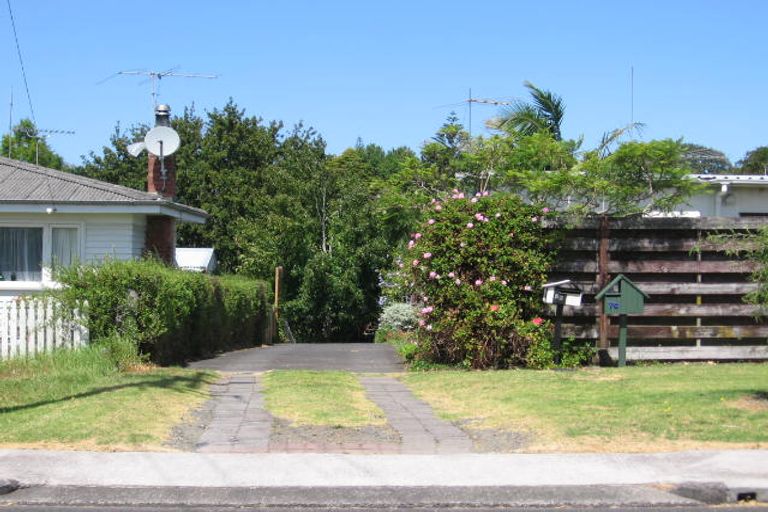 Photo of property in 2/7 Eskdale Road, Birkdale, Auckland, 0626