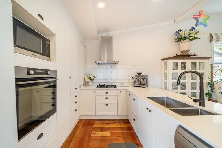 Photo of property in 32 Riddlers Crescent, Petone, Lower Hutt, 5012