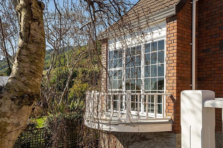 Photo of property in 105 Winara Avenue, Waikanae, 5036