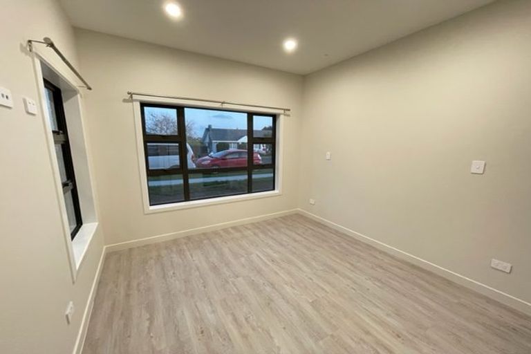 Photo of property in 128b Hutchinsons Road, Bucklands Beach, Auckland, 2014