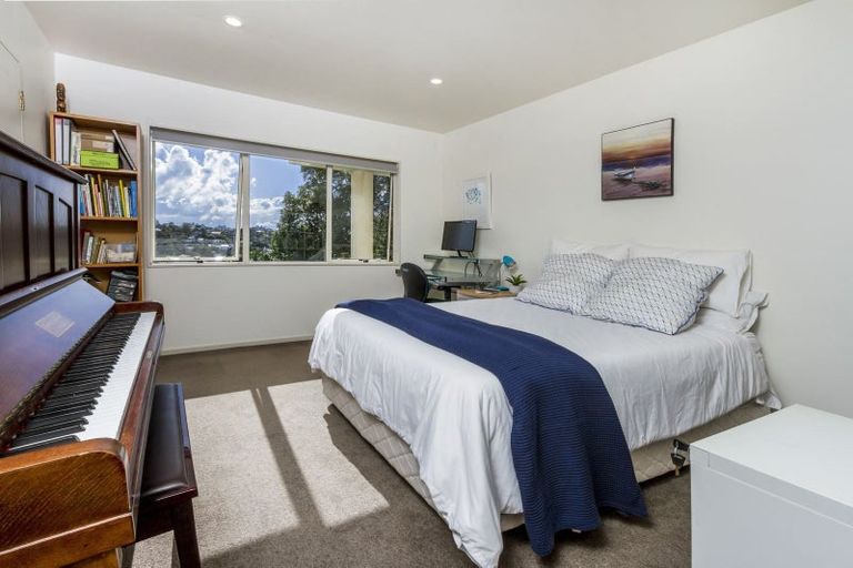 Photo of property in 3/133 Carlisle Road, Northcross, Auckland, 0632