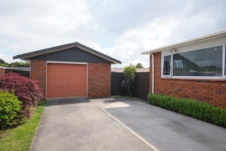 Photo of property in 22 Oberon Street, Stratford, 4332