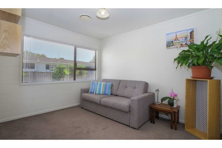 Photo of property in 1/7 Mannering Place, Hillcrest, Auckland, 0627