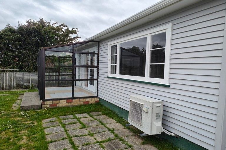 Photo of property in 9 Kereru Bend, Tawa, Wellington, 5028