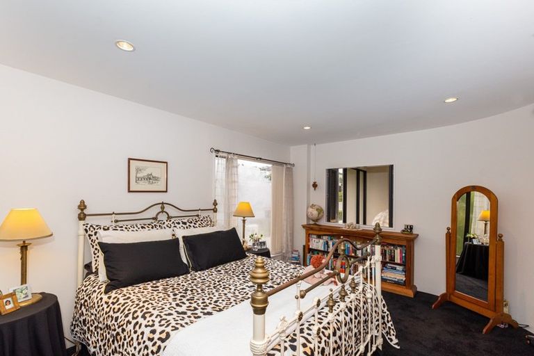 Photo of property in 30 Drayton Drive, Mount Pleasant, Christchurch, 8081