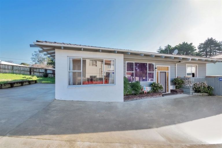 Photo of property in 7 Spence Road, Henderson, Auckland, 0612