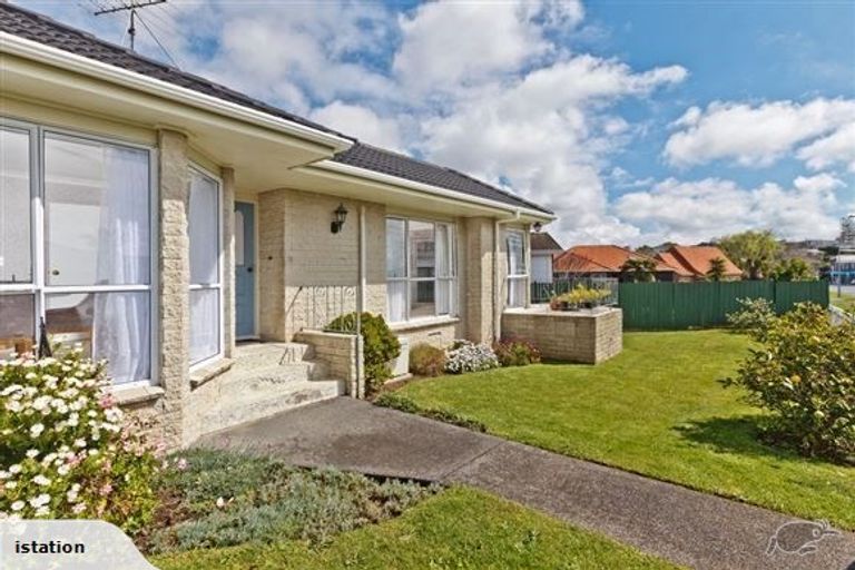 Photo of property in 2/5 Fenwick Avenue, Milford, Auckland, 0620