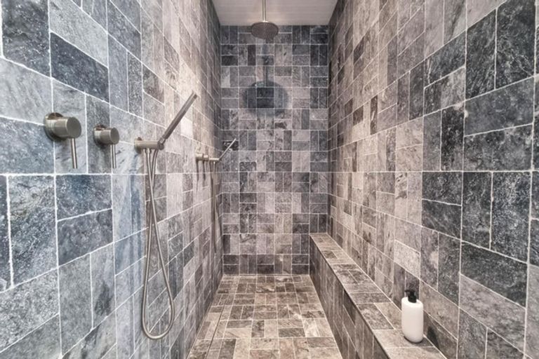 Photo of property in 66 Cedar Drive, Kelvin Heights, Queenstown, 9300