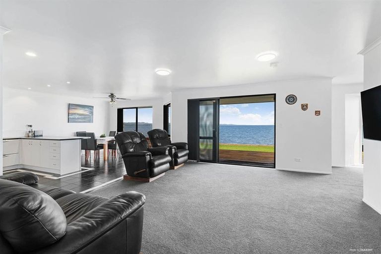 Photo of property in 30a Crispe Road, Clarks Beach, 2122