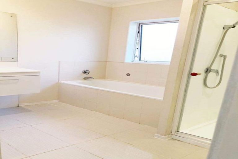 Photo of property in 43 Carisbrook Crescent, Papakura, 2110