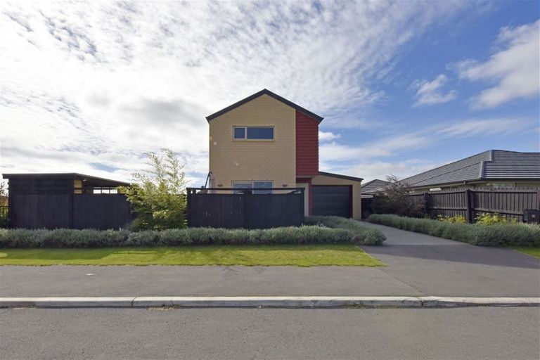 Photo of property in 18 Kahukura Road, Broomfield, Christchurch, 8042