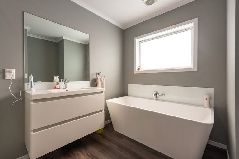 Photo of property in 22 Rarangi Way, Owhiro Bay, Wellington, 6023