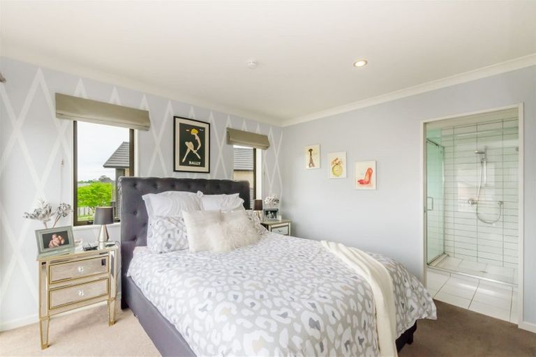 Photo of property in 17 Bluewater Place, Paraparaumu, 5032