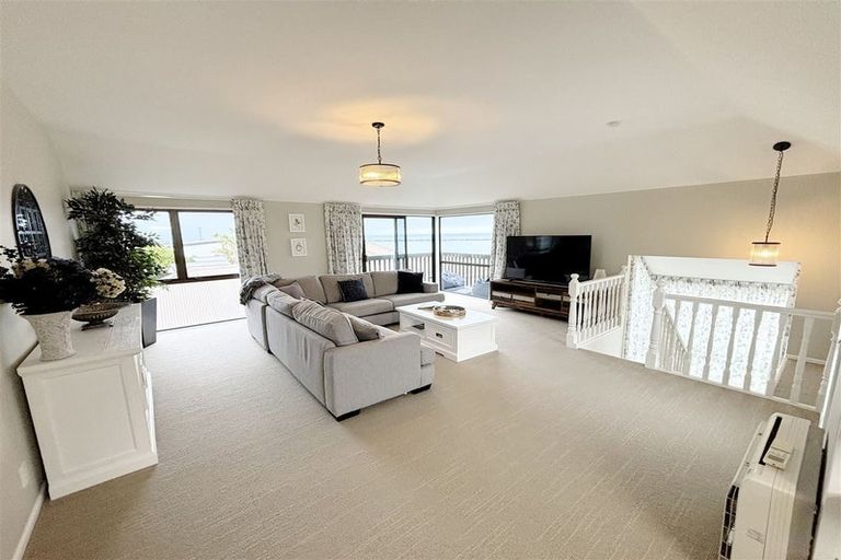 Photo of property in 76 Mount Pleasant Road, Mount Pleasant, Christchurch, 8081