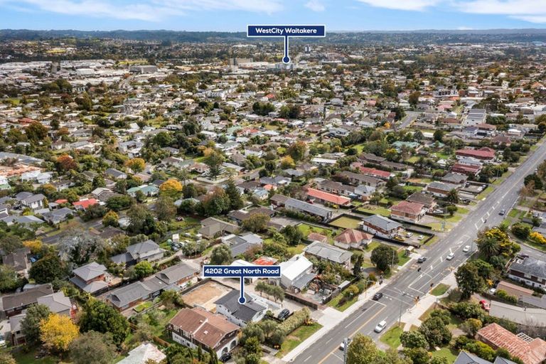 Photo of property in 2/4202a Great North Road, Glendene, Auckland, 0602