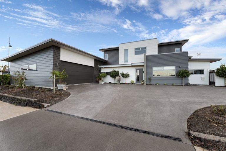 Photo of property in 2 Awarua Road, Pegasus, 7612