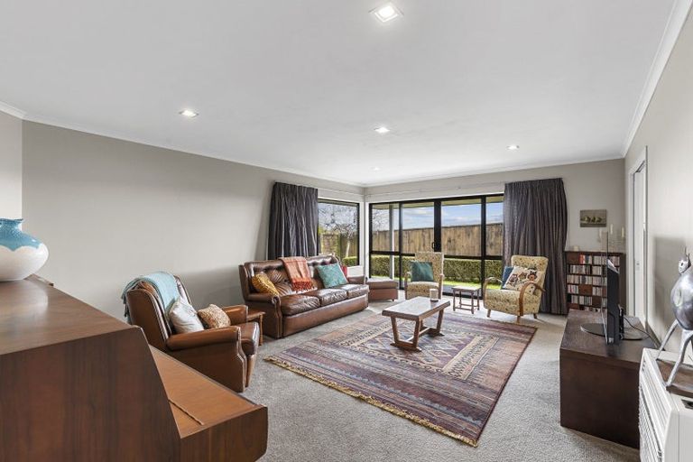 Photo of property in 29 Johnstone Drive, Fitzherbert, Palmerston North, 4410