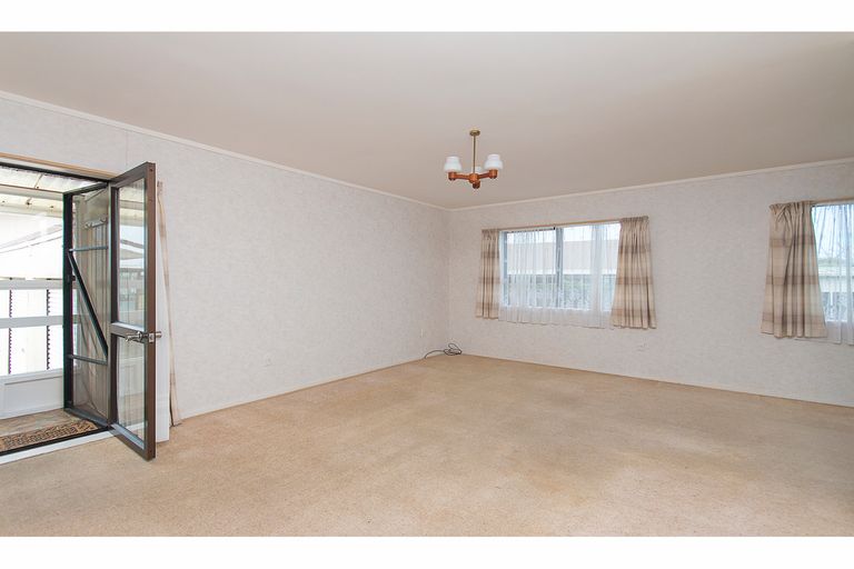 Photo of property in 2/30 Edgewater Parade, Waiuku, 2123