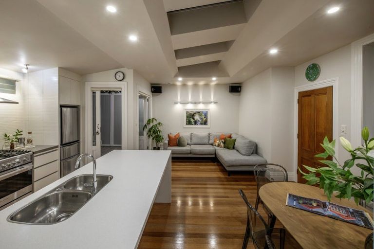 Photo of property in 4 Telford Terrace, Oriental Bay, Wellington, 6011