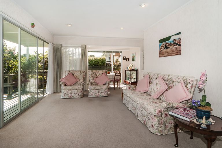 Photo of property in 2/16 Castleton Drive, Howick, Auckland, 2014
