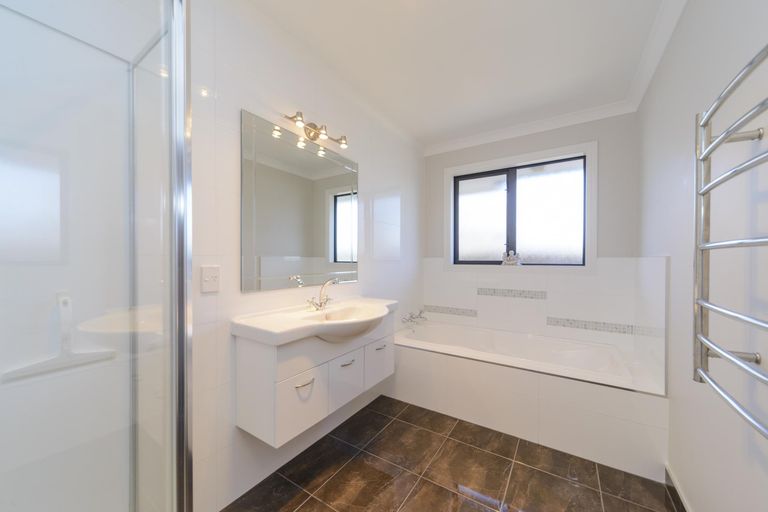 Photo of property in 25 Trump Place, Kelvin Grove, Palmerston North, 4414