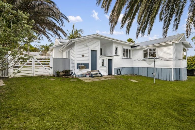 Photo of property in 34 Seaview Avenue, Northcote, Auckland, 0627