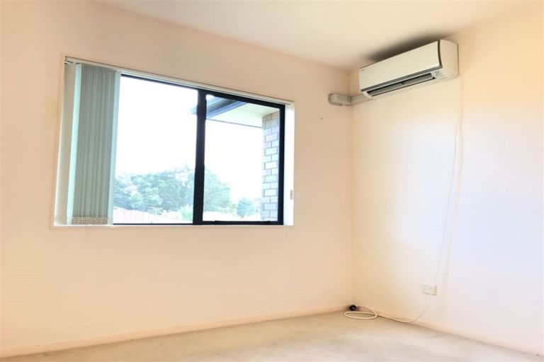 Photo of property in 11 Claywest Place, Glen Eden, Auckland, 0602