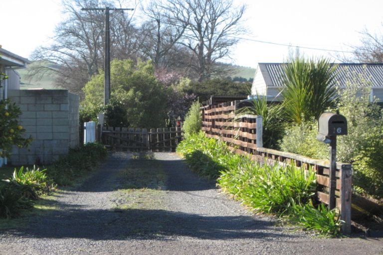Photo of property in 16 Jull Crescent, Waipukurau, 4200