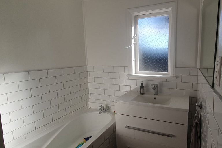 Photo of property in 3 Kashmir Avenue, Clouston Park, Upper Hutt, 5018