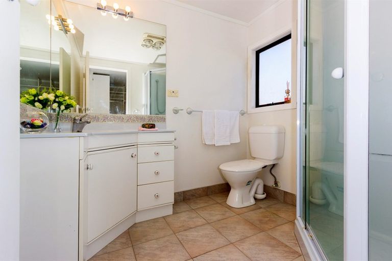 Photo of property in 1/7 Cezanne Place, New Lynn, Auckland, 0600