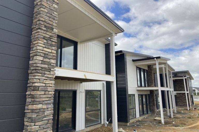 Photo of property in 2/60 Hayfield Way, Karaka, Papakura, 2580