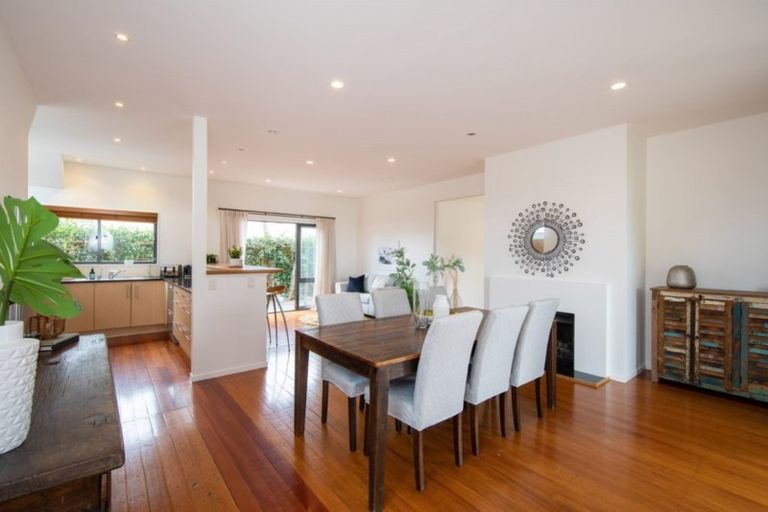 Photo of property in 46 St Michaels Avenue, Point Chevalier, Auckland, 1022