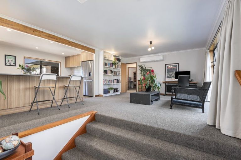 Photo of property in 61 Turitea Road, Fitzherbert, Palmerston North, 4472