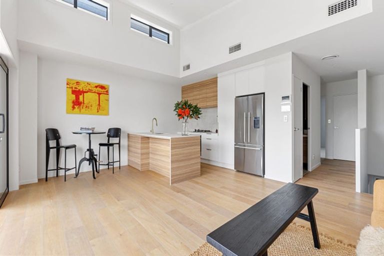 Photo of property in 8/2 Stewart Street, Raglan, 3225