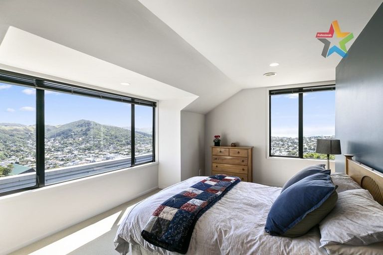 Photo of property in 1 Mewburn Rise, Karori, Wellington, 6012