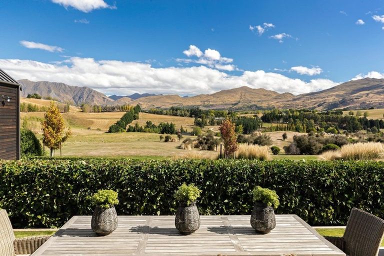 Photo of property in 92 Threepwood Road, Lake Hayes, Queenstown, 9371