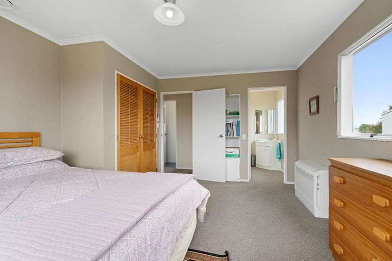 Photo of property in 16 Ryder Crescent, Levin, 5510