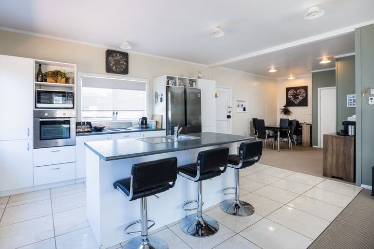 Photo of property in 5 Tupoki Street, Glen Avon, New Plymouth, 4312