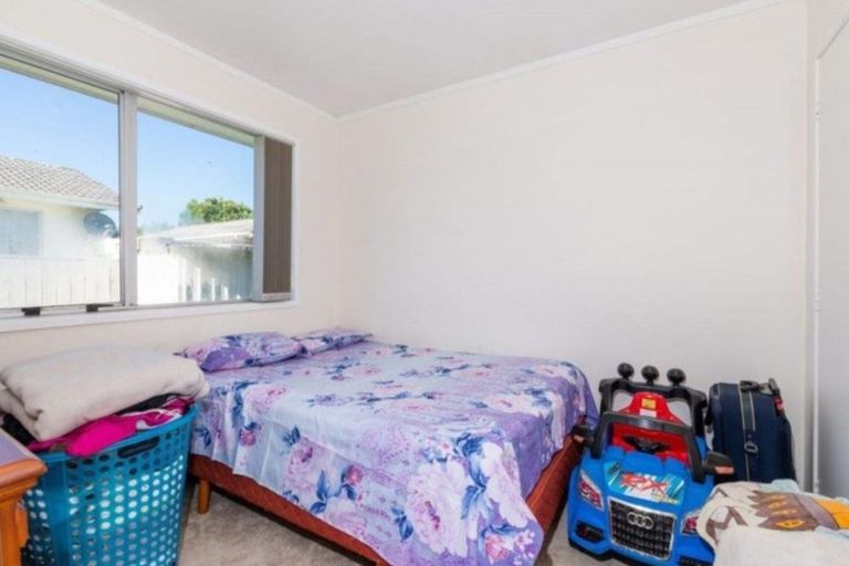 Photo of property in 1/15 Frobisher Way, Clendon Park, Auckland, 2103