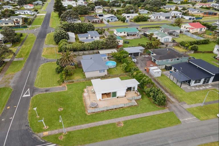 Photo of property in 11 Hector Place, Opunake, 4616