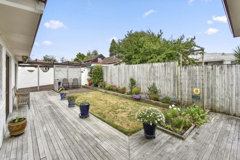 Photo of property in 2/28 Gills Avenue, Papakura, 2110