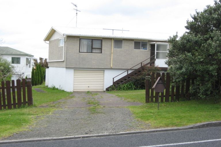 Photo of property in 1292 Whangaparaoa Road, Army Bay, Whangaparaoa, 0930