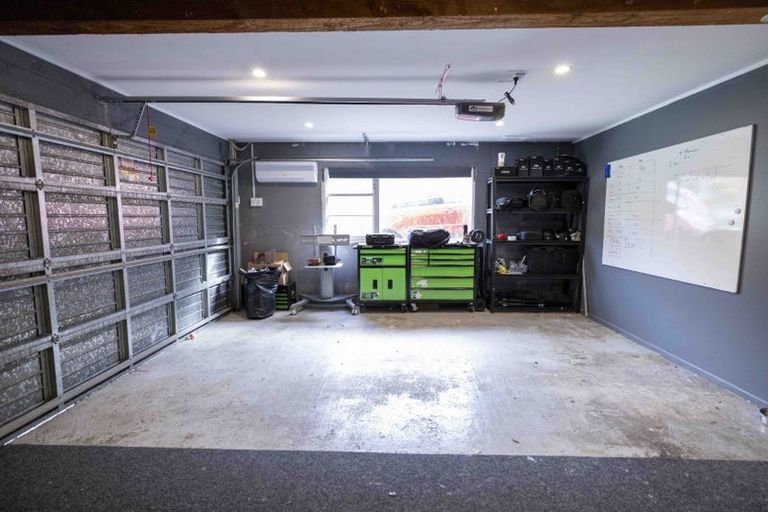 Photo of property in 4 Rembrandt Avenue, Tawa, Wellington, 5028