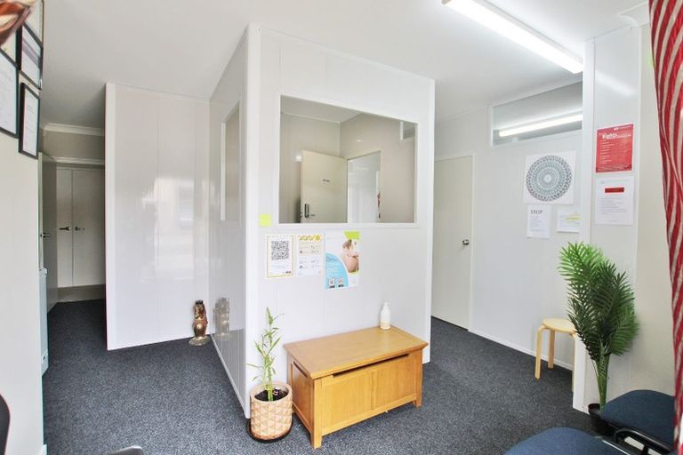 Photo of property in 29 Midhurst Avenue, Henderson, Auckland, 0612