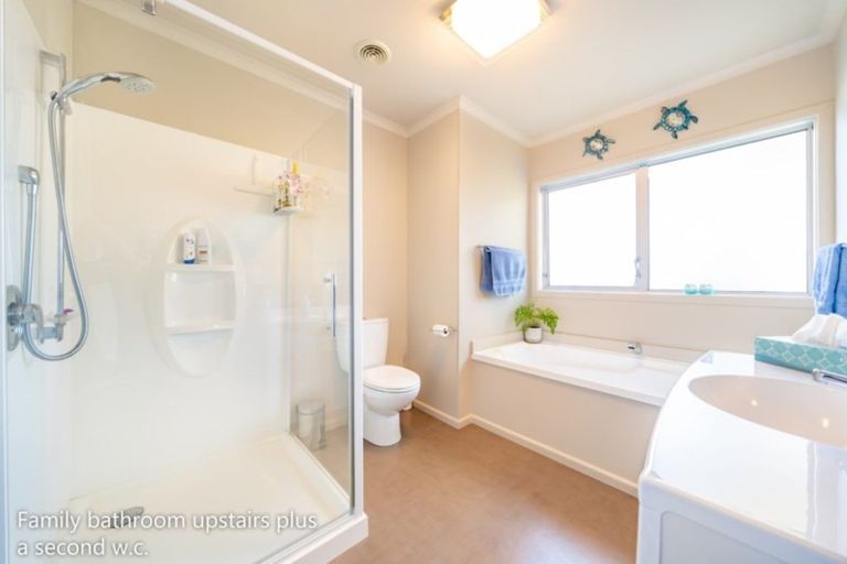 Photo of property in 40 Sunbrae Drive, Silverstream, Upper Hutt, 5019