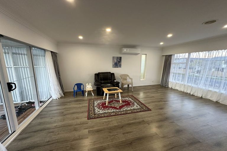 Photo of property in 141 Gossamer Drive, Pakuranga Heights, Auckland, 2010